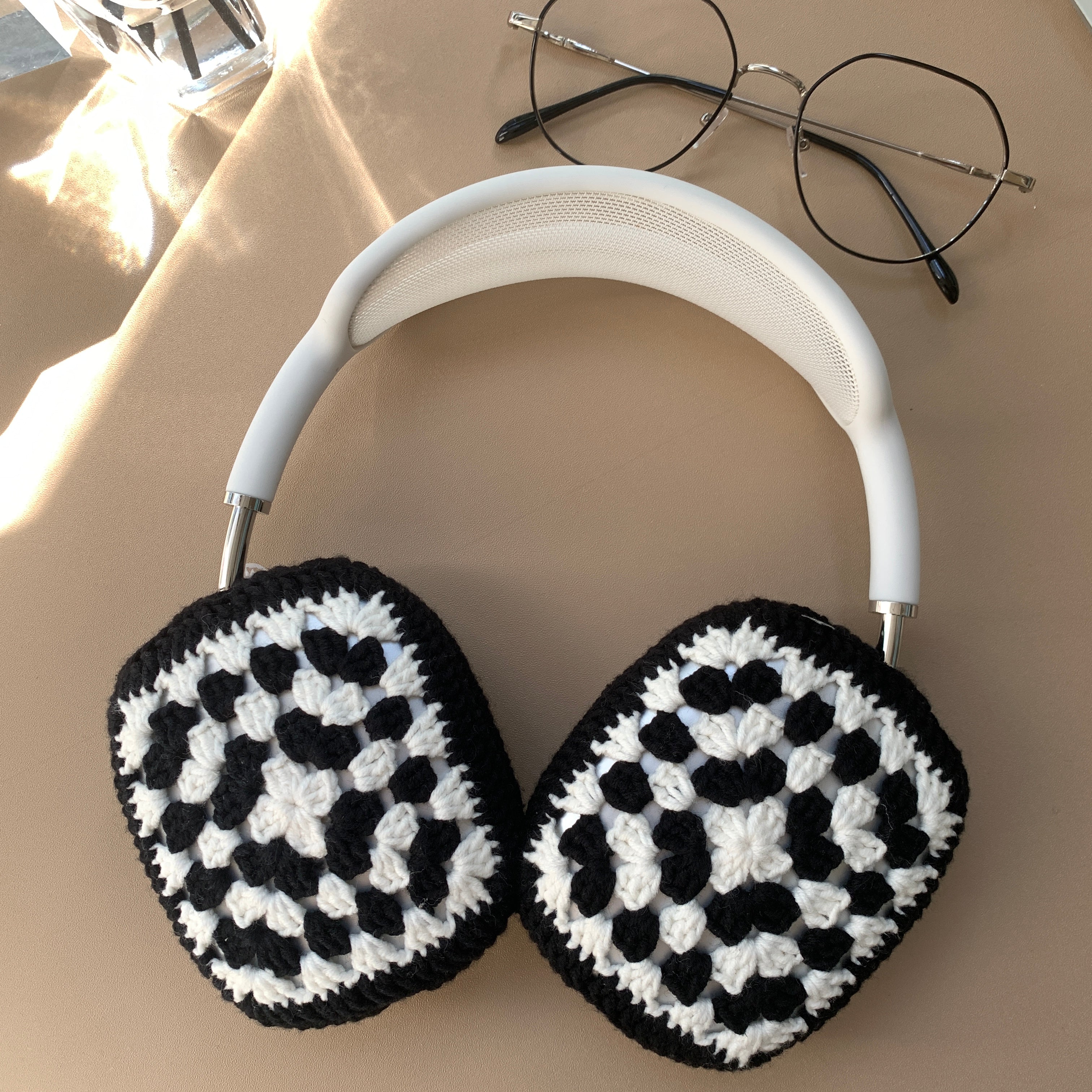 Black & White AirPods Max Case