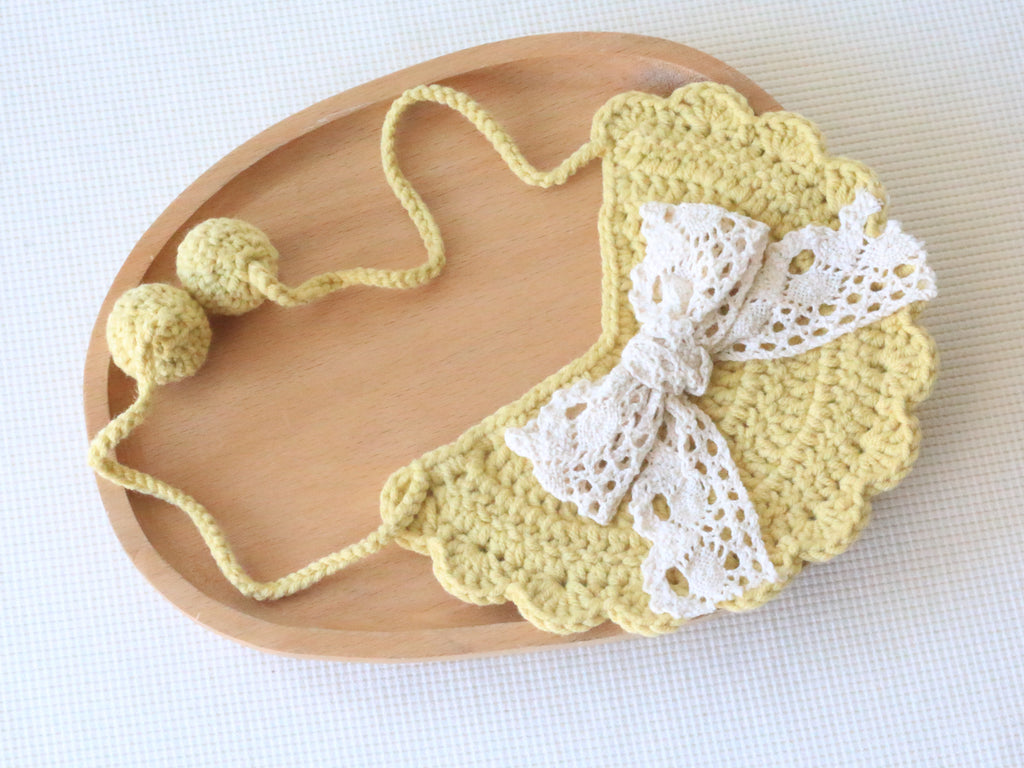 Elegant Crochet Bow Cat Bib