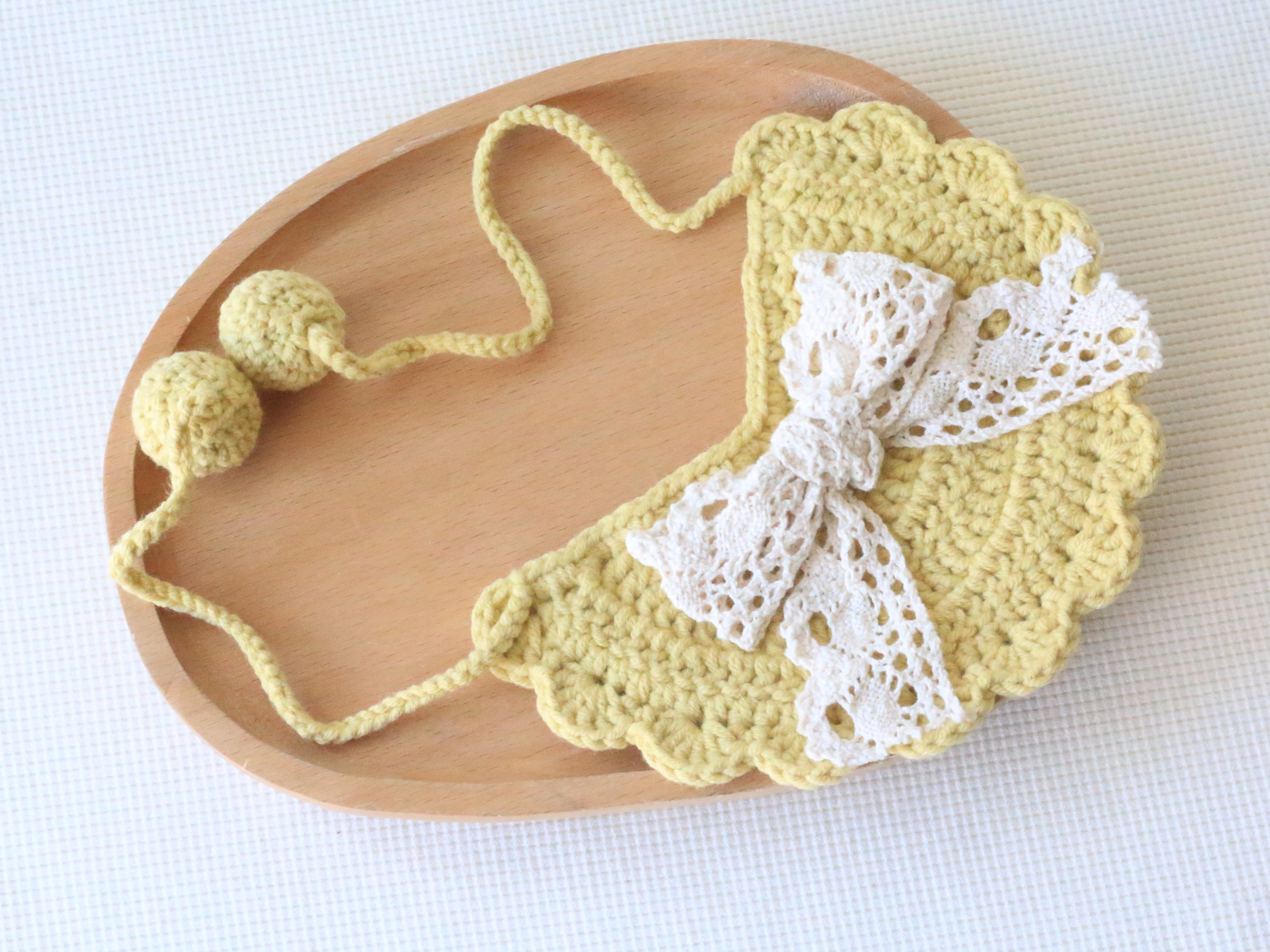 Elegant Crochet Bow Cat Bib