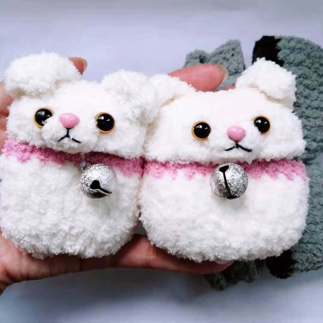 Crochet -Fluffy Cat Airpod Case