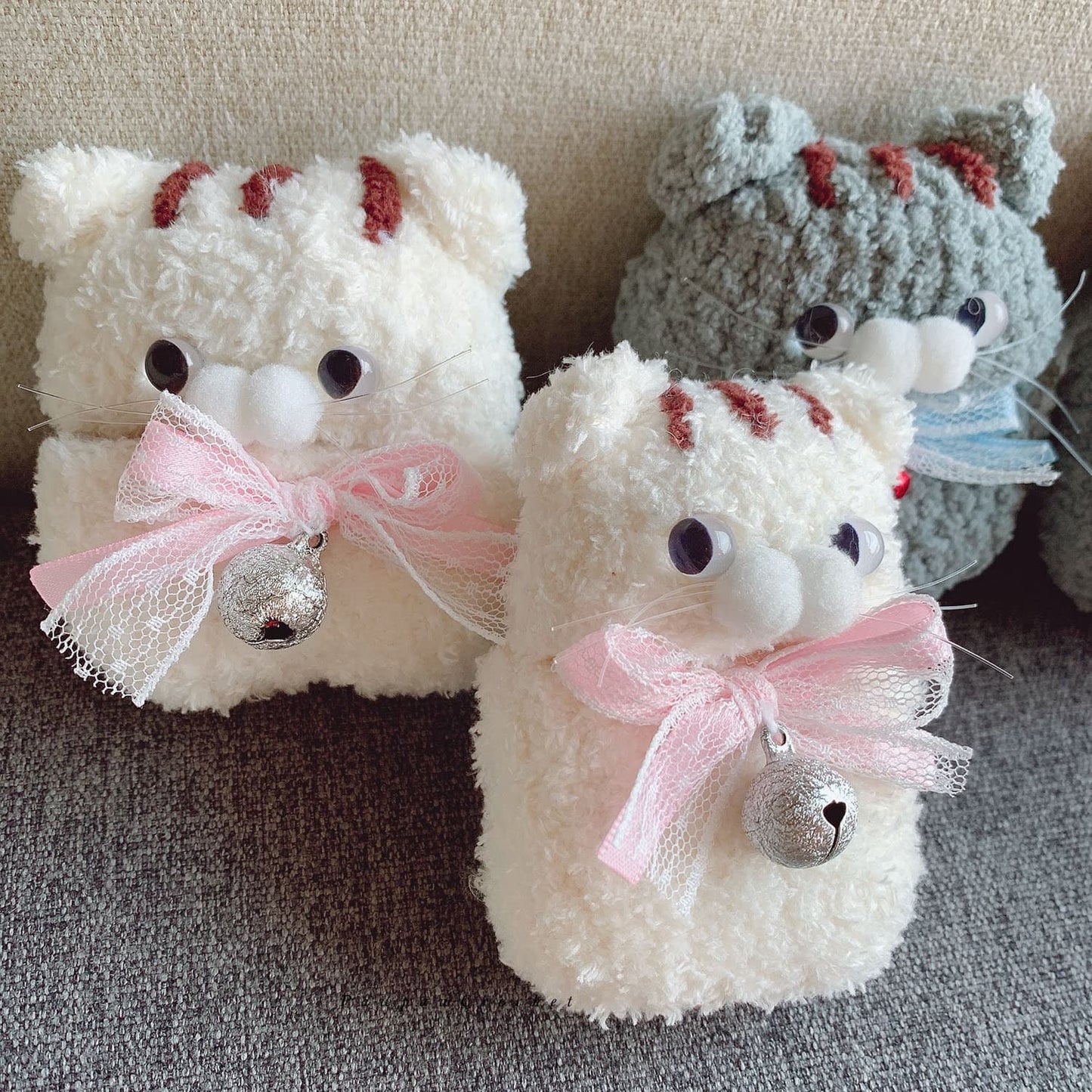 Crochet White Cat Airpod Case