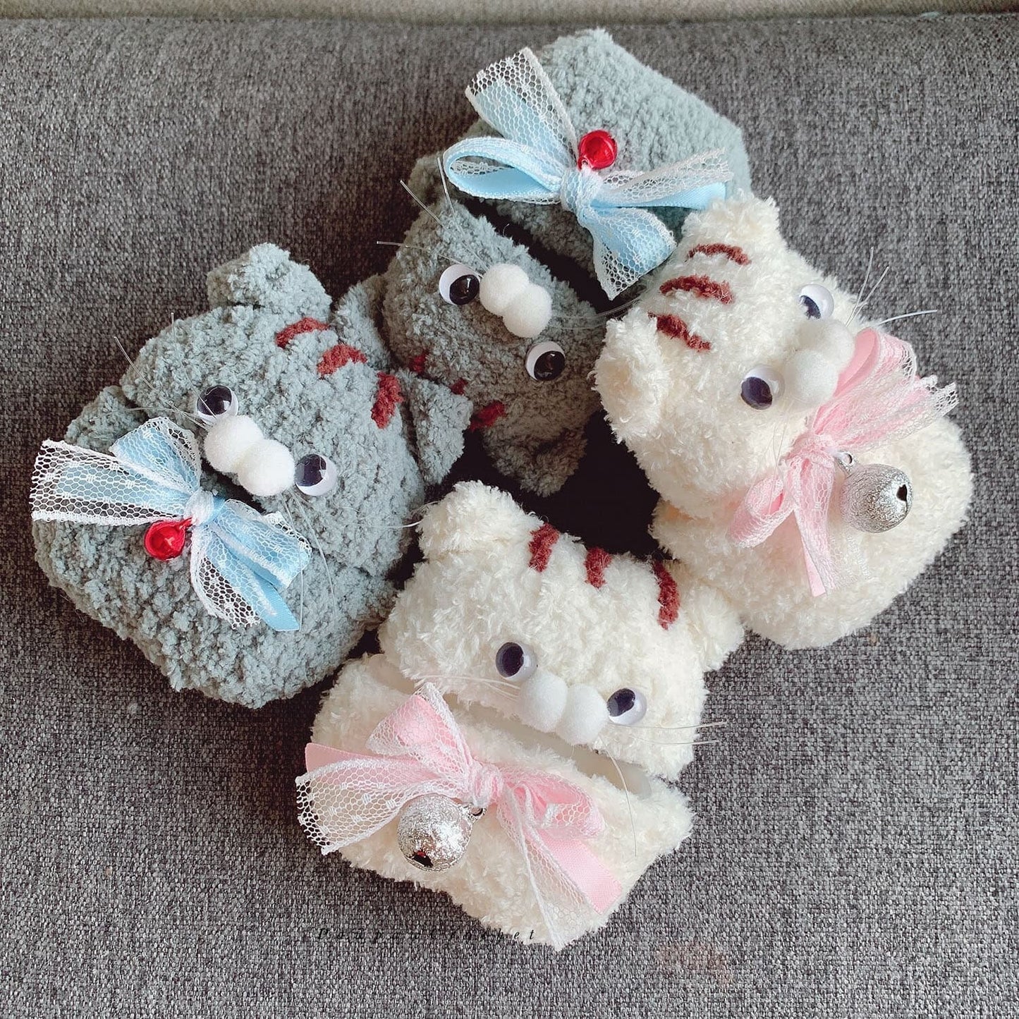 Crochet White Cat Airpod Case