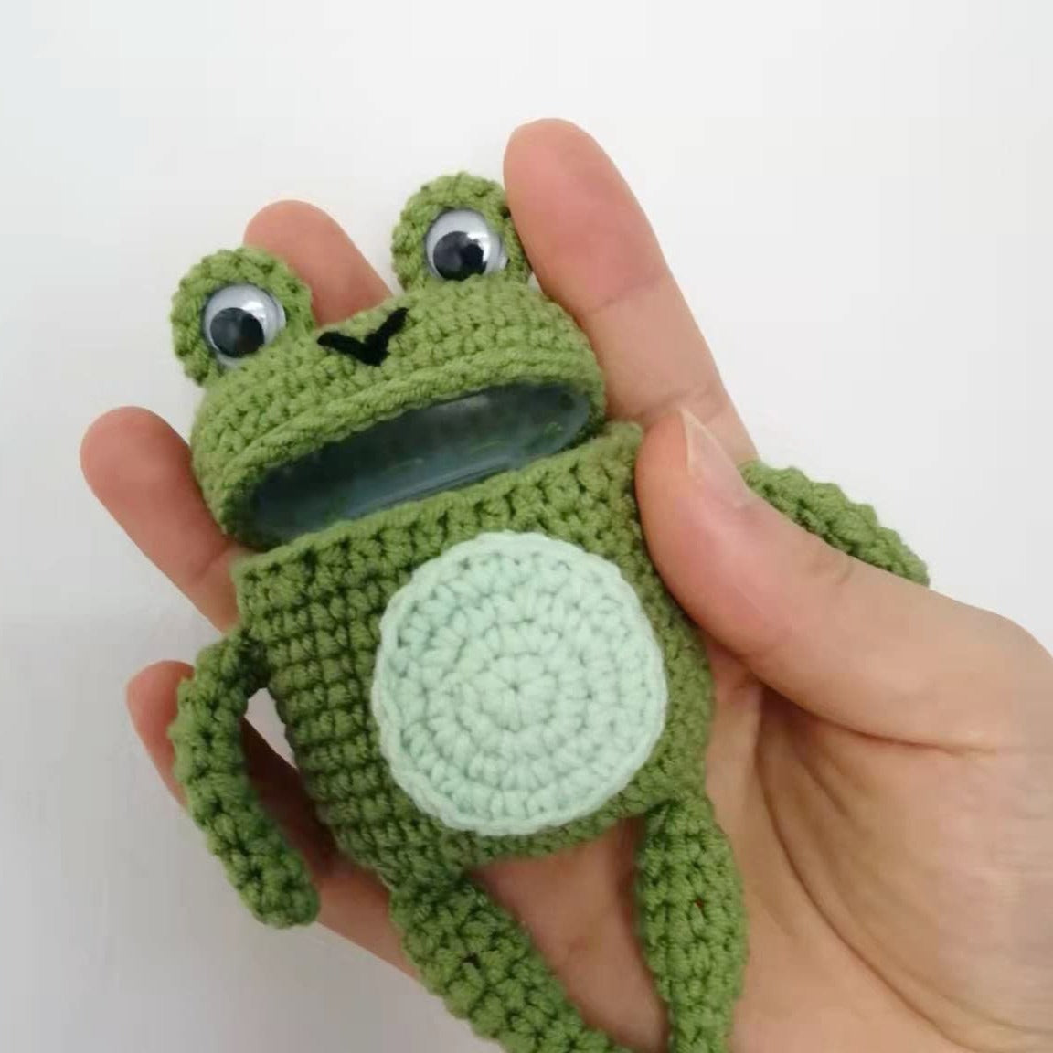 The Frog Team Crochet Airpod Case